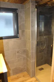 Chalet en montagne avec vue, 4 chambres , 2 salles de bain , wifi , poêle à bois - Image 5