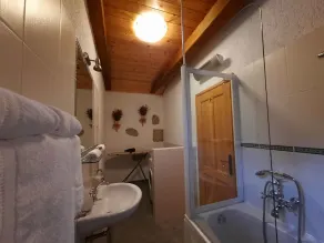 Holiday home with sea view and pool - Image 3