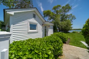 Tiny Southampton House on the Bay - Image 5