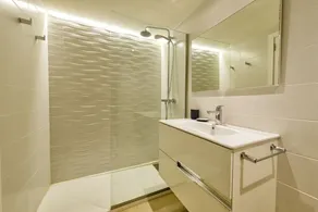 APARTMENT IN CALA MILLOR, Modern, DIRECTLY ON THE BEACH, SEAVIEW, Wifi Incl, - Image 2