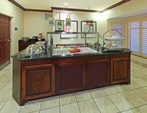 1 Bedroom | Free Breakfast! Pool. Business Center - Image 5