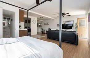 Central Apartment w/ full washer and dryer - Image 4