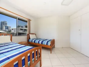 Prime position within walking distance to Patrolled beach & all other amenities - Image 4
