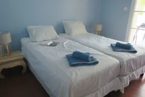 Large villa, swimming pool, wooded garden, close to lakes and ocean. Ideal for families. - Image 5