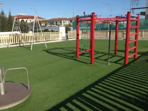 Apartamento de lujo en el segundo piso con piscina comunitaria, parque infantil, - Image 3