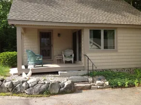 Lakeside Cottage Getaway - Image 2