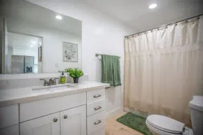 Long Stays: Pet-Friendly with Yard, Great Location - Image 3
