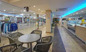 Ideal Mix of Comfort and Value! Free Parking & Full Kitchen, Outdoor Pools! - Image 4