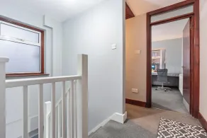 Luxury London Apartment With 3 Bedrooms - Image 4
