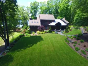 4+ Acre Pond Front Retreat, terrain de basket - Image 4