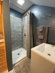 Sandy Beach Retreat Sunrise Studio- steps from Sandy Beach & Treadwell Trail! - Image 5