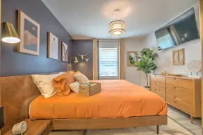 Boho West Villa • New 3BR • Hot Tub • Fire Pit • Games • 10 Min to Downtown - Image 5