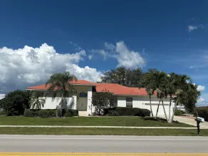 Beautiful Water Views, 5-min Walk to South Beach, Heated Pool, Hot Tub, 5 Bikes - Image 5