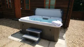 Seven Stars- hot tub & garden with fabulous views. - Image 5