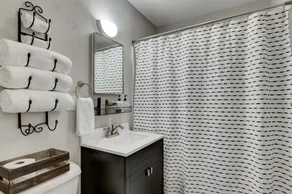 The Tanner Place- Renovated and Cozy 1 Bed Apt - Image 3