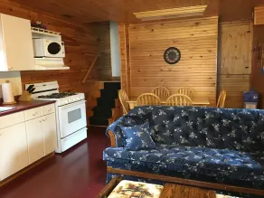 Lake front 3 bedroom 2 Storey Chalet, Sauna, Summer Heated Pool - Image 5