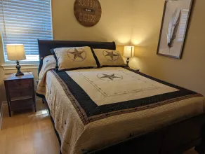 Minutes to Lake Palestine or Pine Dunes Golf Course sleeps 6 & allows pets  - Image 4