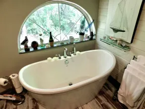 Kanien'kehá:ka Roundhouse - Unique Cordwood Home - A Nature Lovers' Retreat - Image 5