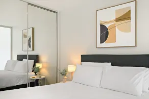Bright 1BR Apartment Near Maribyrnong River - Image 3