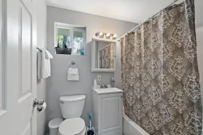 Beautiful remodeled 2 bedroom, walking distance from Downtown with AC - Image 4
