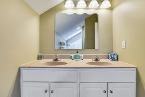 Lake & Boat Slip Access! Family Condo in Greentown - Image 3
