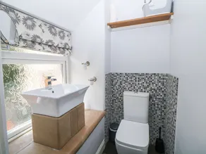 Bank Cottage - Image 3