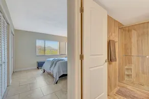 Luxurious Living Steps to Lido Beach & Walking Distance to St. Armands Circle - Image 3
