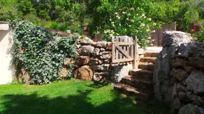 Sainte Victoire: 325 M² property with pool house set in 5 ha of woodland - Image 5