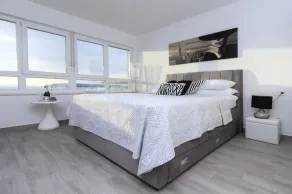 Luxury penthouse with jacuzzi, panoramic view - Image 4