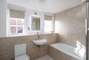 Ogilvie Lodge Apartment - Image 5