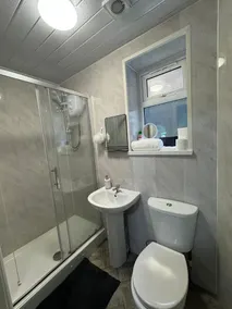 1-Bed Apart-Nottingham-Free Parking - Image 2