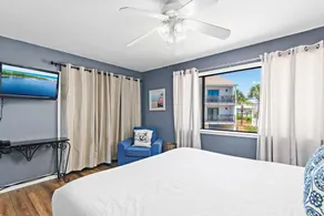 Blue Surf Beach Getaway - Image 5