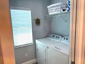 Tout nouveau paradis de plage décoré professionnellement avec piscine, à 2 min. marcher jusqu'à la plage - Image 2