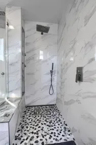 Newly Remodeled Modern Farmhouse, 3+ Private Acres, Hot Tub, Game Room and More! - Image 4