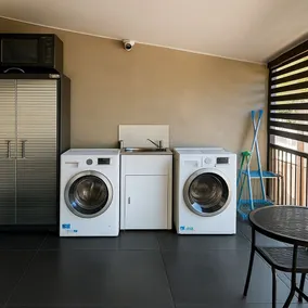 Cozy Sunnybank 1BR | AC & Workspace | 3144D1 - Image 2