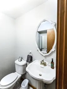 Super-Clean Large Rustic Cabin • Hot Tub • Sleeps 10 • Walk to JuneBug Venue - Image 2