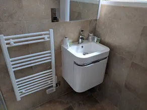 Zwei Schlafzimmer / zwei Badezimmer. Ruhig und günstig gelegen. - Image 4