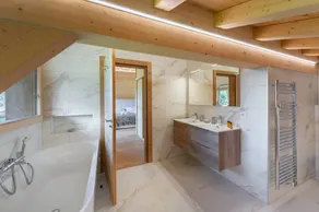 Brand new chalet with 6 bedrooms and 6 bathrooms, hot tub and sauna - Image 4