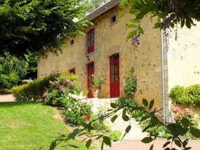 Charming Countryside Cottage with River Views, Near Historic Manor House - Image 4