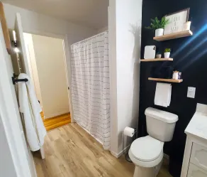 Beautiful, Cozy, and Spacious home- 3 mins from downtown - Image 5