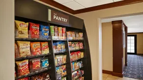 Great Suite Near Airport | Free Breakfast + Pool - Image 3