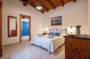 Holiday home with a magnificent view and privacy - Image 5