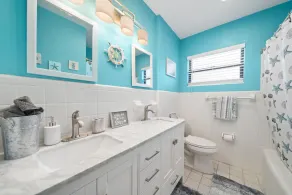 Pool house with separate guest house included, heated pool, easy walk to beach! - Image 2