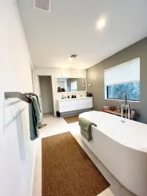 Super stylish 4 BR Home Steps from the Fun - Image 3