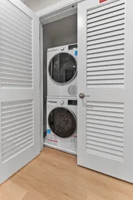 Luxury 2BR near Cambridge - Image 2