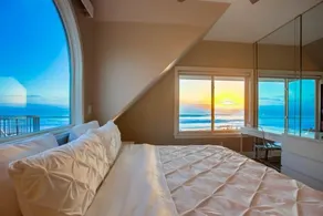 ~40' Ocean Front - 3 Levels - Hot Tub - Exclusive Patio - Image 2
