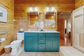 Beautiful lake view home with decks, grill, soaking tub & fireplace - Image 4