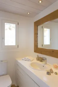 All White Washed LuxuryVilla,Perfect Location,Deluxe Extra Space,Impressive View - Image 3