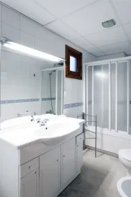 Apartamento en el Centro Histórico de Sevilla. Wifi y Parking Gratis. [cc2] - Image 2