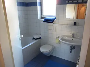 Tranquilo y cerca del centro con un oasis verde, para viajeros de negocios y de placer. - Image 3